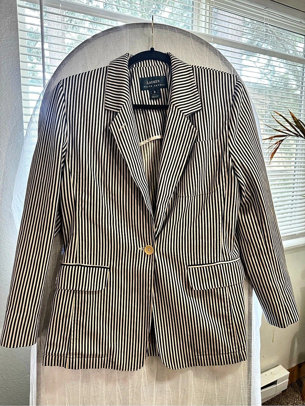 Lauren Ralph Lauren Striped Cotton Blazer navy & Cream Size 6 Like New
